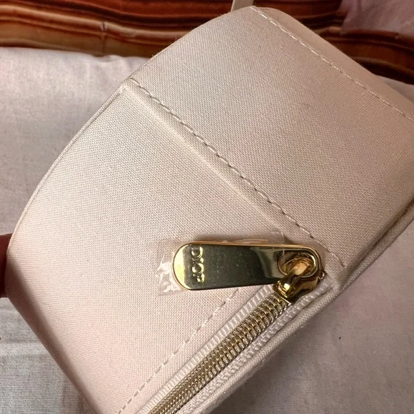 NWOT Dior Original Vanity case, a luxury item from French  Christian Dior - Picture 10 of 11